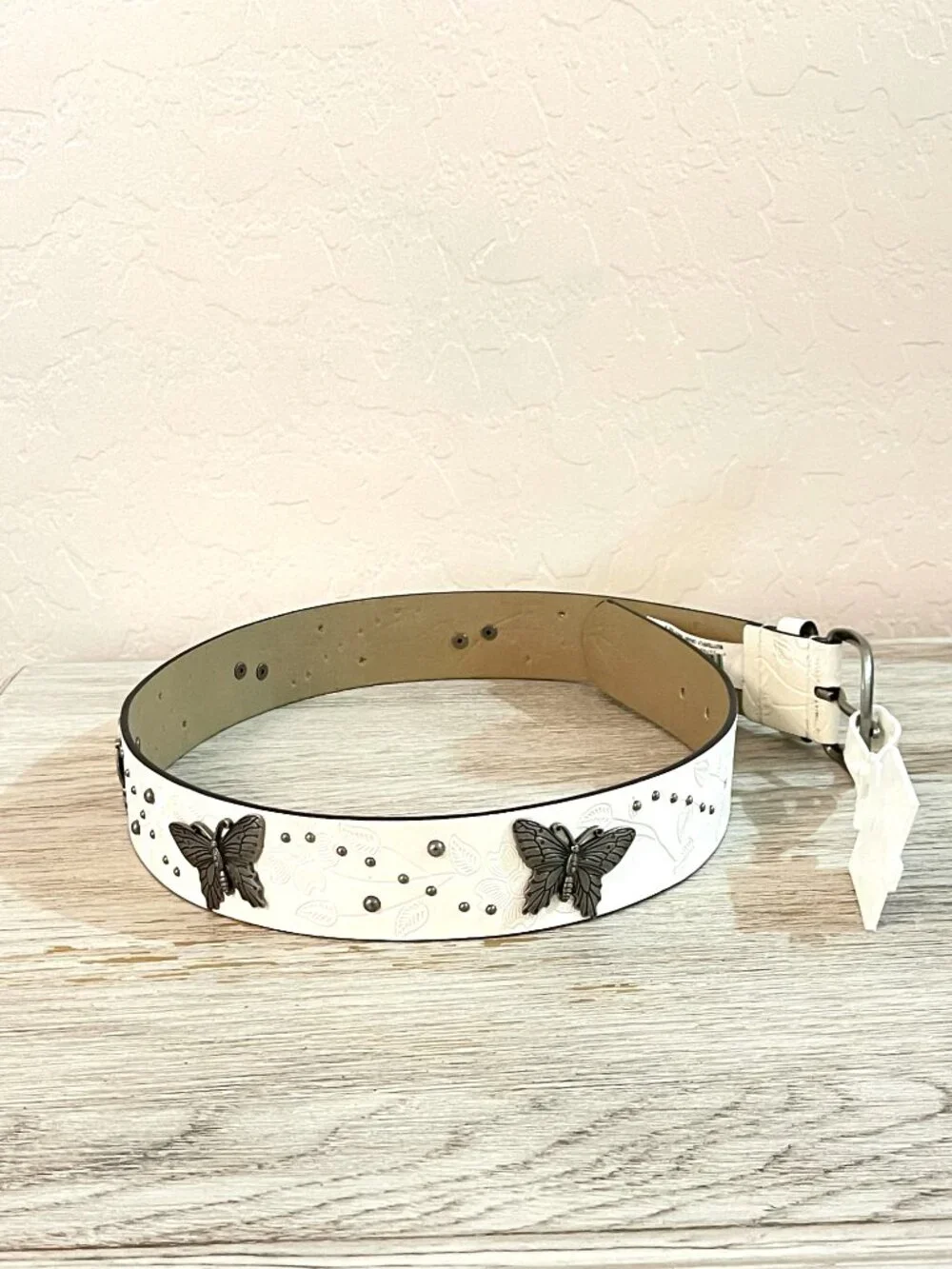 New Relic Butterfly Belt White Silver Stud Embossed Flowers Small